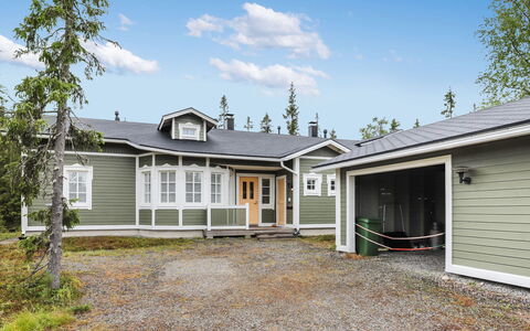 Rukan Taikavuosselin Helmi 8 B: Træ, Sommerhus, Bjælkehytte, Skov, Skur, Garden Bygninger, Lærk, Woodland, Bejdse