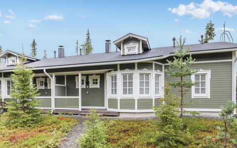 Rukan Taikavuosselin Helmi 8 B: Træ, Sommerhus, Bjælkehytte, Skov, Skur, Garden Bygninger, Lærk, Woodland, Bejdse