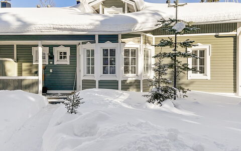 Rukan Taikavuosselin Helmi 8 B: Træ, Sommerhus, Bjælkehytte, Skov, Skur, Garden Bygninger, Lærk, Woodland, Bejdse