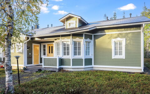 Rukan Taikavuosselin Helmi 8 a: Bygning, Vindue, Hus, Hjem, Sidespor, Arkitektur, Tag, Sommerhus, Boligområde, Dør