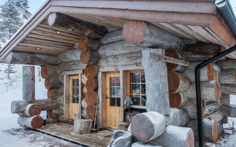Karhulinna: Træ, Sommerhus, Bjælkehytte, Skov, Skur, Garden Bygninger, Lærk, Woodland, Bejdse