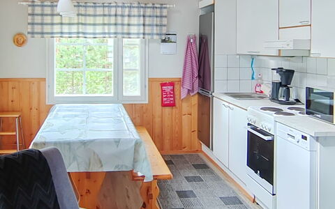 Uniranta: Træ, Møbel, Gulvbelægning, Indretning, Etage, Køkken, Værelse, Cabinetry, Loft, Bejdse