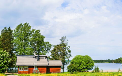 Ettone: Græs, Hus, Sommerhus, Land Lot, Hjem, Estate, Lawn, Sidespor, Stuehus, Veranda