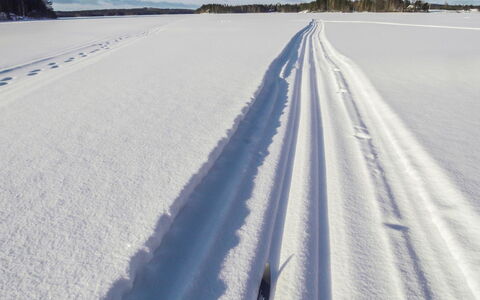 Ettone: Træ, Sne, Sommerhus, Vinter, Tag, Hjem, Fryser, Bjælkehytte, Sidespor, Hældning