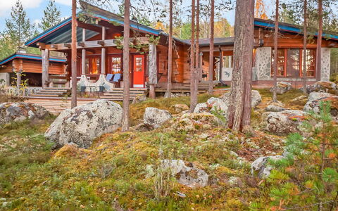 Riutankolo: Græs, Hus, Sommerhus, Land Lot, Hjem, Estate, Lawn, Sidespor, Stuehus, Veranda