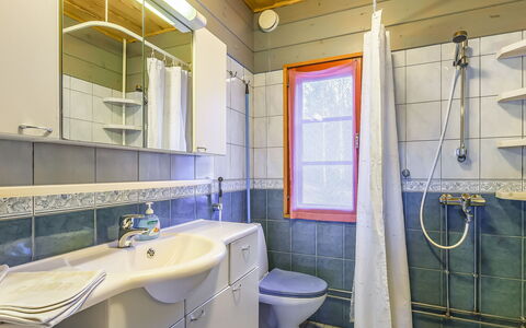 Riutankolo: Græs, Hus, Sommerhus, Land Lot, Hjem, Estate, Lawn, Sidespor, Stuehus, Veranda