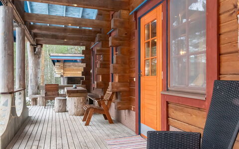 Riutankolo: Græs, Hus, Sommerhus, Land Lot, Hjem, Estate, Lawn, Sidespor, Stuehus, Veranda
