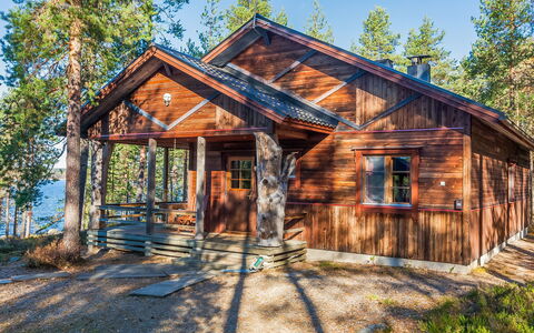 Huljakka: Græs, Hus, Sommerhus, Land Lot, Hjem, Estate, Lawn, Sidespor, Stuehus, Veranda
