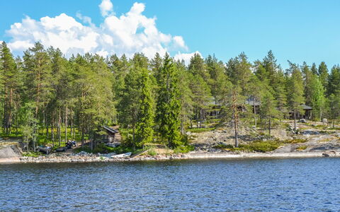 Huljakka: Græs, Hus, Sommerhus, Land Lot, Hjem, Estate, Lawn, Sidespor, Stuehus, Veranda