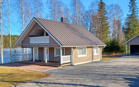 Pellervo: Sommerhus, Sidespor, Estate, Garden Bygninger, Bjælkehytte, Hårdttræ, Veranda, Stuehus, Skur