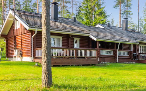 Tahkon Nipashonka 2 a: Sommerhus, Tag, Stuehus, Veranda, Sidespor, Estate, Bjælkehytte, Skygge, Lærk, Hårdttræ