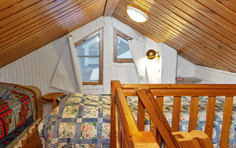 Tahkon Nipashonka 2 a: Træ, Sommerhus, Bejdse, Hårdttræ, Bjælkehytte, Planke, Loft, Naturmateriale, Tømmer, Garden Bygninger