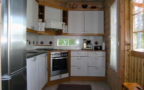 Puolukka: Køkken Apparat, Køkken, Countertop, Større Bandage, Cabinetry, Gulvbelægning, Træ, Indretning, Loft, Møbel