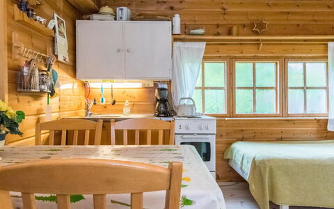 Tähdikki: Indretning, Træ, Møbel, Loft, Gulvbelægning, Etage, Værelse, Cabinetry, Bejdse, Køkken