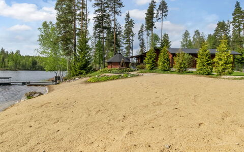 7152: Træ, Bank, Hus, Sommerhus, Sø, Dam, Skov, Bjælkehytte