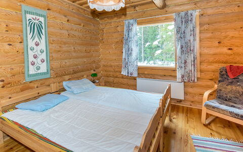 Hevonkuusi: Træ, Sommerhus, Hjem, Loft, Bejdse, Bjælkehytte, Hårdttræ, Planke, Soveværelse, Seng