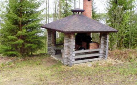 Hevonkuusi: Træ, Tag, Gazebo, Udendørs Struktur, Pavilion, Garden Bygninger, Bjælkehytte, Skur, Woodland
