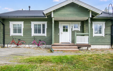 Katajakallio: Træ, Sommerhus, Bjælkehytte, Skov, Skur, Garden Bygninger, Lærk, Woodland, Bejdse