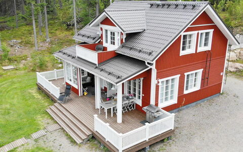 Villa Kukkula: Hjem, Sommerhus, Tag, Estate, Skygge, Stuehus, Lawn, Landscaping, Have, Gård
