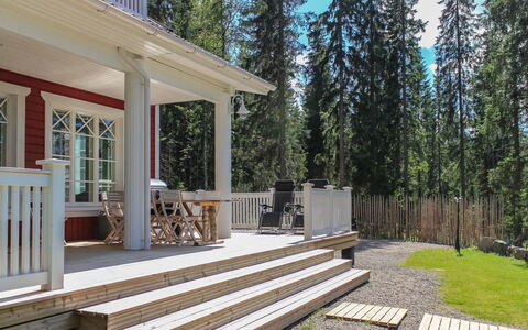 Villa Kukkula: Hjem, Sommerhus, Tag, Estate, Skygge, Stuehus, Lawn, Landscaping, Have, Gård