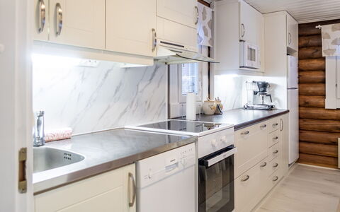 Linnanhelmi (Ent. Metsäpeura): Træ, Køkken, Køkken Apparat, Gulvbelægning, Større Bandage, Countertop, Hjem, Indretning, Cabinetry, Møbel