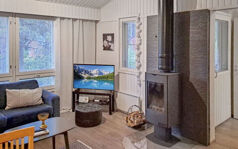 Lomakatti 6 a: Træ, Sommerhus, Bjælkehytte, Skov, Skur, Garden Bygninger, Lærk, Woodland, Bejdse