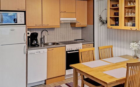 Lomakatti 6 a: Træ, Sommerhus, Bjælkehytte, Skov, Skur, Garden Bygninger, Lærk, Woodland, Bejdse