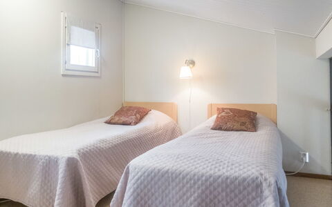 Lomakatti 6 a: Træ, Sommerhus, Bjælkehytte, Skov, Skur, Garden Bygninger, Lærk, Woodland, Bejdse
