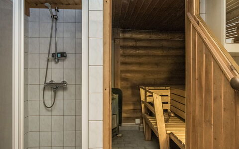 Karhunluola: Græs, Hus, Sommerhus, Land Lot, Hjem, Estate, Lawn, Sidespor, Stuehus, Veranda