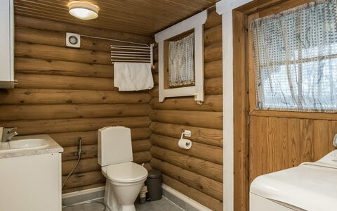 Karhunluola: Græs, Hus, Sommerhus, Land Lot, Hjem, Estate, Lawn, Sidespor, Stuehus, Veranda