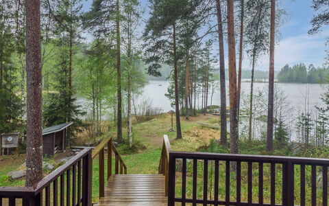 Vekurinveranta: Træ, Skov, Hårdttræ, Trægulve, Dæk, Woodland, Veranda, Reservoir, Skygge, Planke