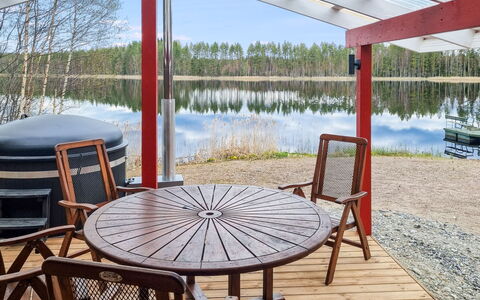 Minervahovi: Træ, Møbel, Udendørs Møbler, Udendørs Bord, Skygge, Stol, Dæk, Veranda, Hårdttræ, Bejdse