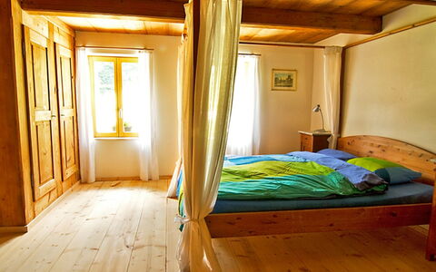 Egggraben: Værelse, Møbel, Seng, Soveværelse, Ejendom, Etage, Indretning, Bygning, Hårdttræ, Bed Frame