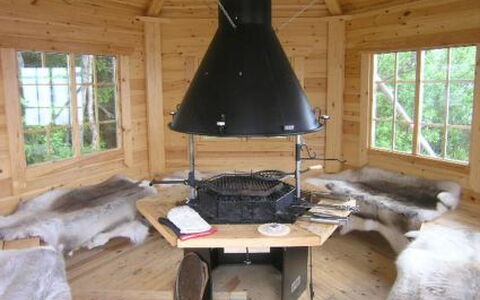 Taivaanranta: Svømmepøl, Bjergkæde, Eco Hotel, Udvej, Estate, Dal, Villa, Landscaping, Ferieby, Backyard