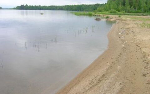Taivaanranta: Møbel, Indretning, Gulvbelægning, Etage, Bord, Loft, Køkken & Spisebord, Belysning, Stol, Hjem