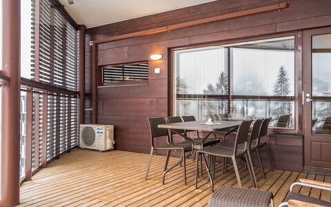 Tahko Spa Suites Orange a 9: Græs, Hus, Sommerhus, Land Lot, Hjem, Estate, Lawn, Sidespor, Stuehus, Veranda