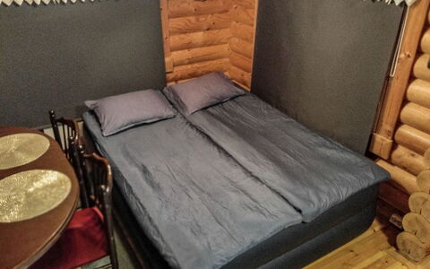 Erätorsa: Træ, Soveværelse, Etage, Seng, Sengetøj, Gulvbelægning, Møbel, Sengetøj, Værelse, Bed Frame