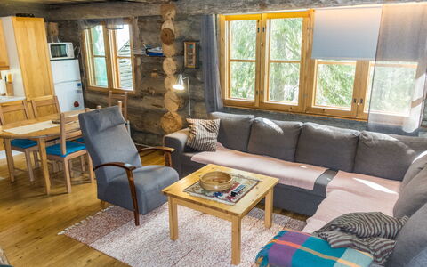 Ukkohermanni: Møbel, Træ, Gulvbelægning, Indretning, Etage, Værelse, Loft, Hjem, Couch, Stue