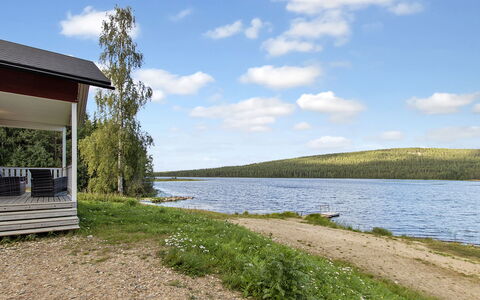 Villa Unari: Møbel, Indretning, Gulvbelægning, Etage, Bord, Loft, Køkken & Spisebord, Belysning, Stol, Hjem