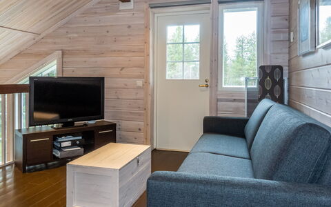 Atrin Suvanto a: Træ, Sommerhus, Bjælkehytte, Skov, Skur, Garden Bygninger, Lærk, Woodland, Bejdse