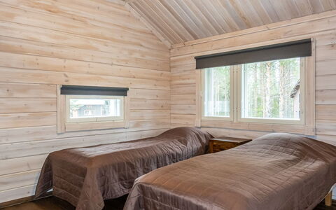 Atrin Suvanto a: Træ, Sommerhus, Bjælkehytte, Skov, Skur, Garden Bygninger, Lærk, Woodland, Bejdse