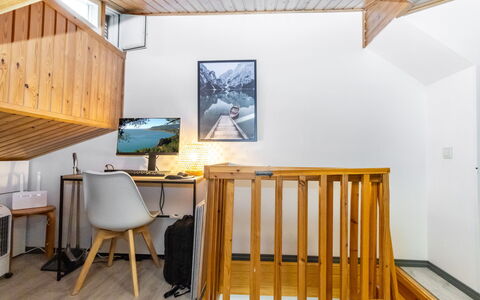 Kyllinilo: Blå, Altan, Gelænder, Lejlighed, Hegn, Hav, Udvej, Ejerlejlighed, Svømmepøl, Hotel