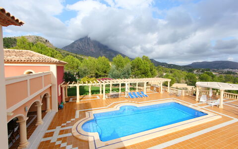 Villa Orquideas: Himmel, Sky, Vand, Ejendom, Bygning, Svømmepøl, Natur, Azure, Træ, Krop Af Vand