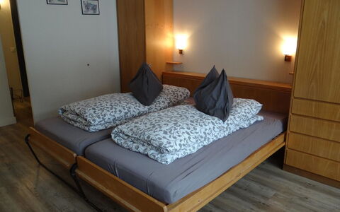 Parkweg 9 402: Møbel, Bygning, Komfort, Hus, Bed Frame, Træ, Seng, Indretning, Pude, Etage