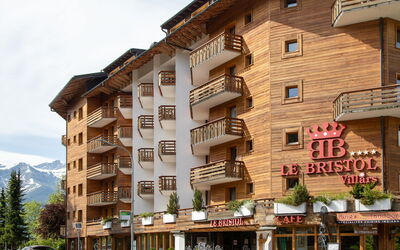 Villars 783: Bygning, Himmel, Ejendom, Vindue, Plante, Arkitektur, Urban Design, Sky, Ejerlejlighed, Kvarter