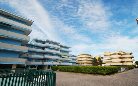 Valbella: Himmel, Arkitektur, Daytime, Boligområde, Sky, Ejendom, Bygning, Ejerlejlighed, Blandet Brug, Hovedstadsområde