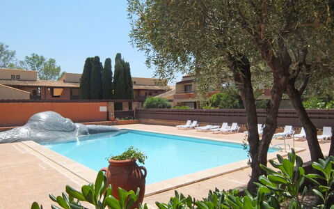 Saint Cyprien 810: Svømmepøl, Udvej, Boligområde, Hacienda, Skygge, Eco Hotel, Estate, Water Feature, Villa, Gårdsplads