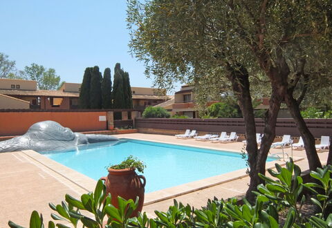 Saint Cyprien 810: Svømmepøl, Udvej, Boligområde, Hacienda, Skygge, Eco Hotel, Estate, Water Feature, Villa, Gårdsplads