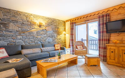 Ecrin des Neiges (Val Claret) 396.1: Møbel, Cabinetry, Ejendom, Couch, Indretning, Træ, Bord, Belysning, Stue, Billedramme