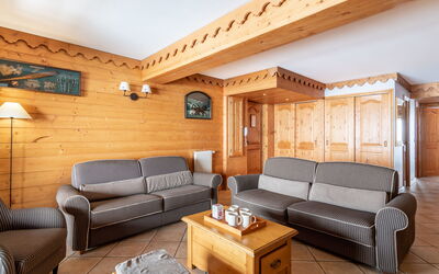 Ecrin des Neiges (Val Claret) 396.3: Bord, Møbel, Ejendom, Couch, Komfort, Træ, Belysning, Stue, Arkitektur, Lampe